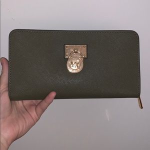 Michael Kors Hamilton Saffiano Wallet